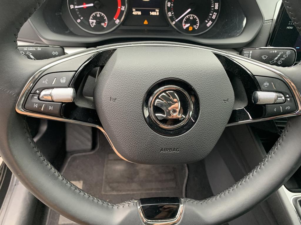 Skoda Octavia 2022 г. Чёрный, пробег 42733 км