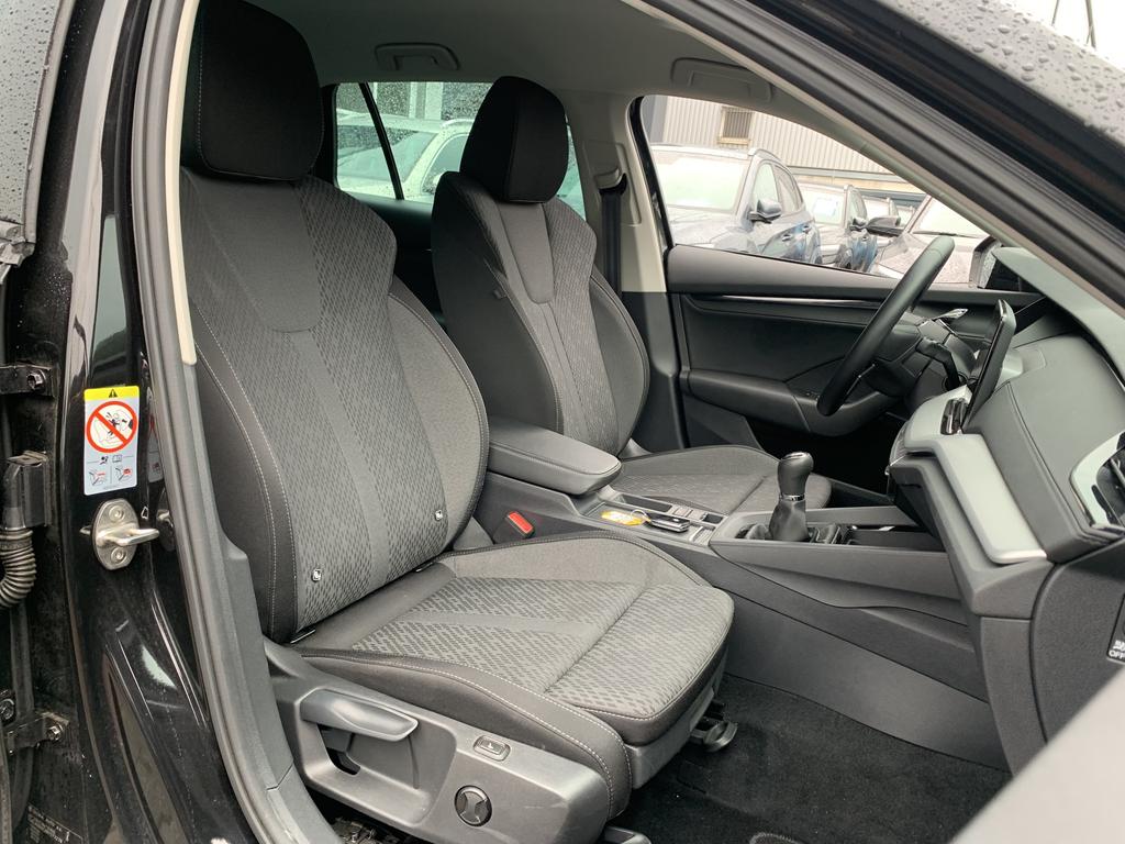 Skoda Octavia 2022 г. Чёрный, пробег 42733 км