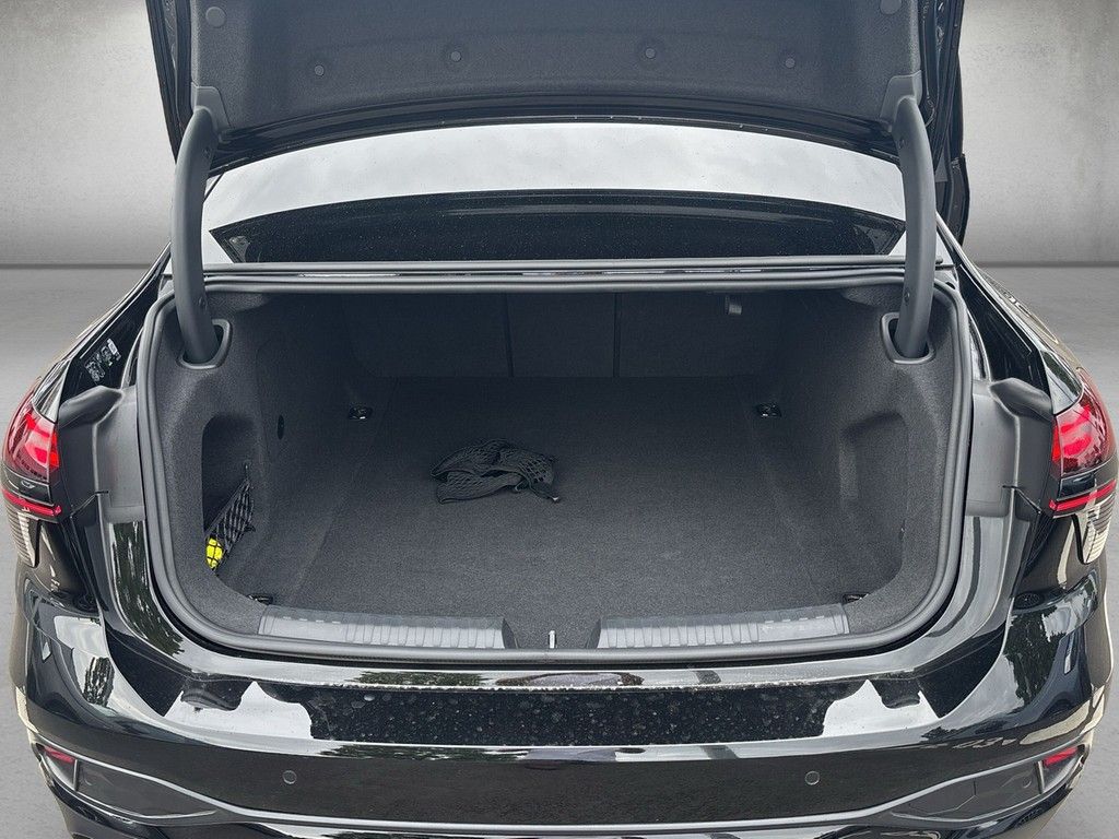 Audi A6 2025 г. Чёрный, пробег 8730 км