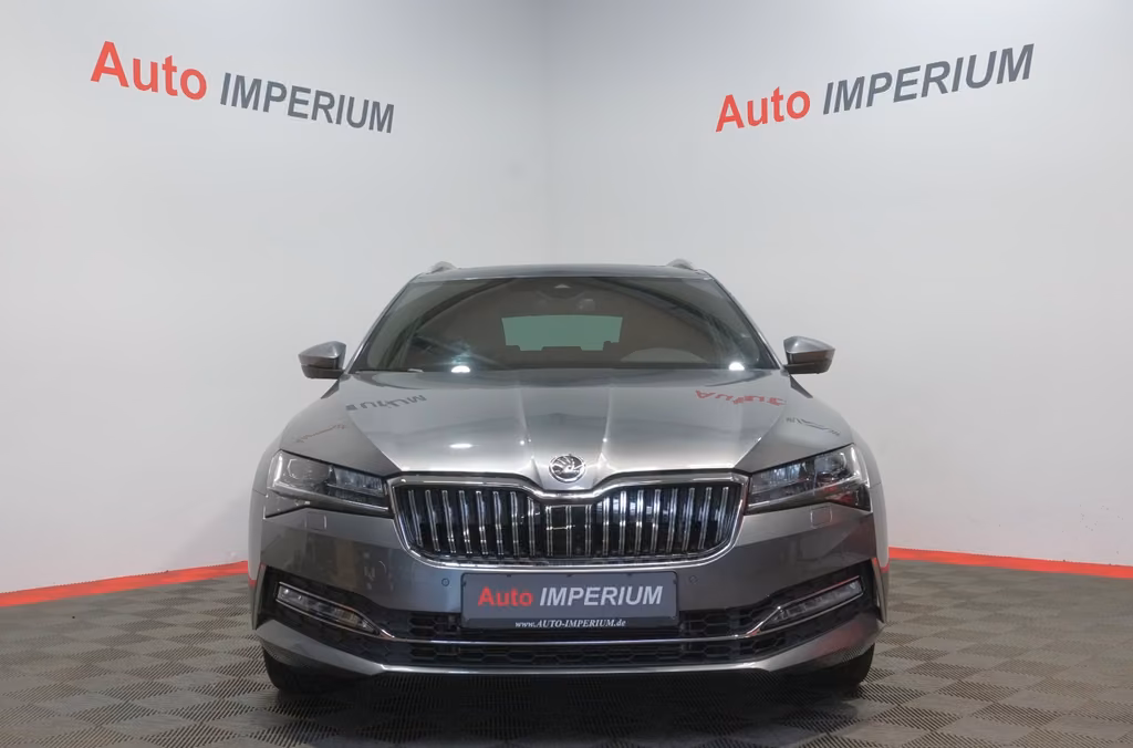 Skoda Superb 2023 г. Серый, пробег 39002 км