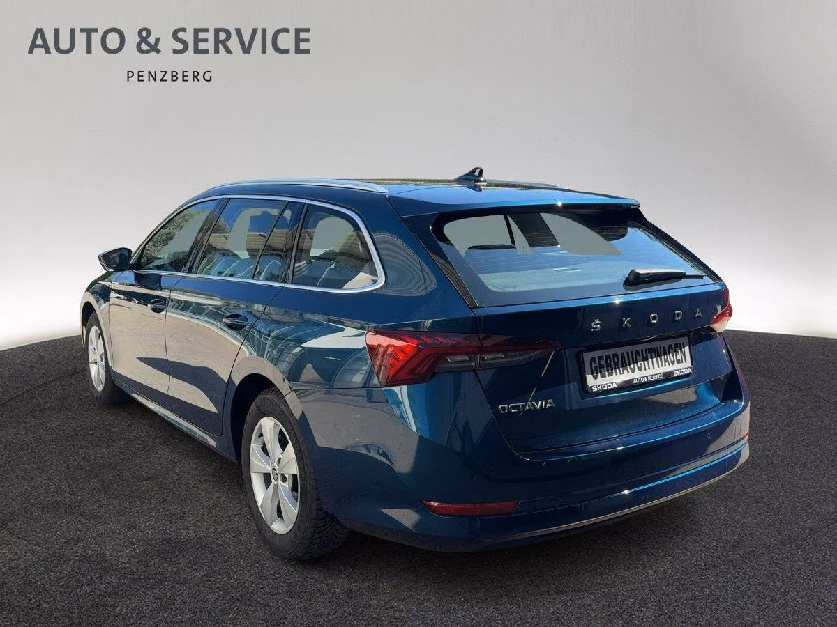 Skoda Octavia 2023 г. Синий, пробег 56300 км