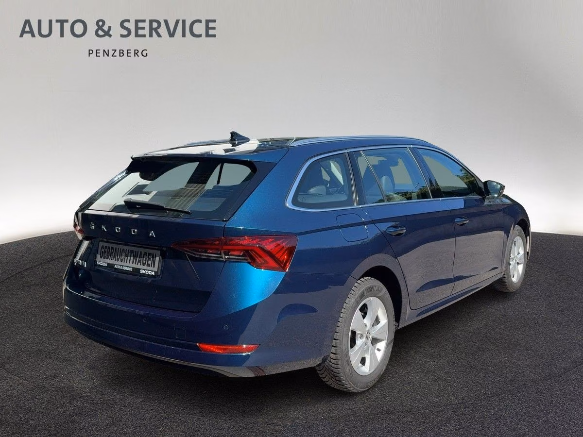 Skoda Octavia 2023 г. Синий, пробег 56300 км