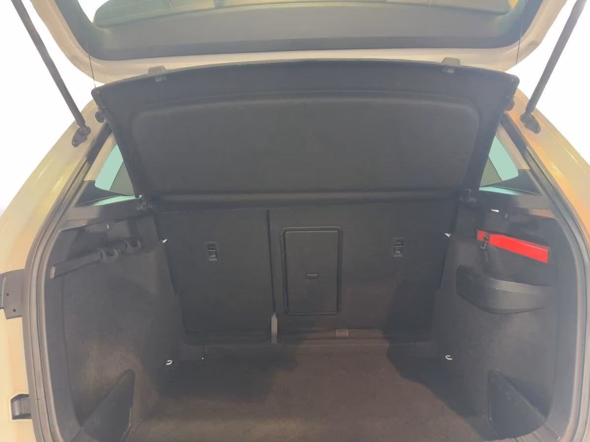 Skoda Karoq 2023 г. Белый, пробег 51700 км