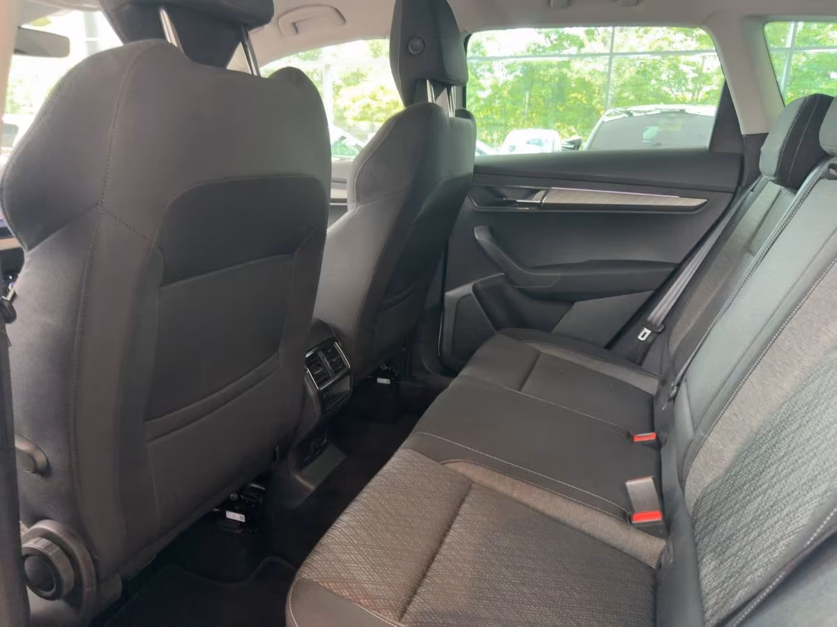 Skoda Karoq 2023 г. Белый, пробег 51700 км