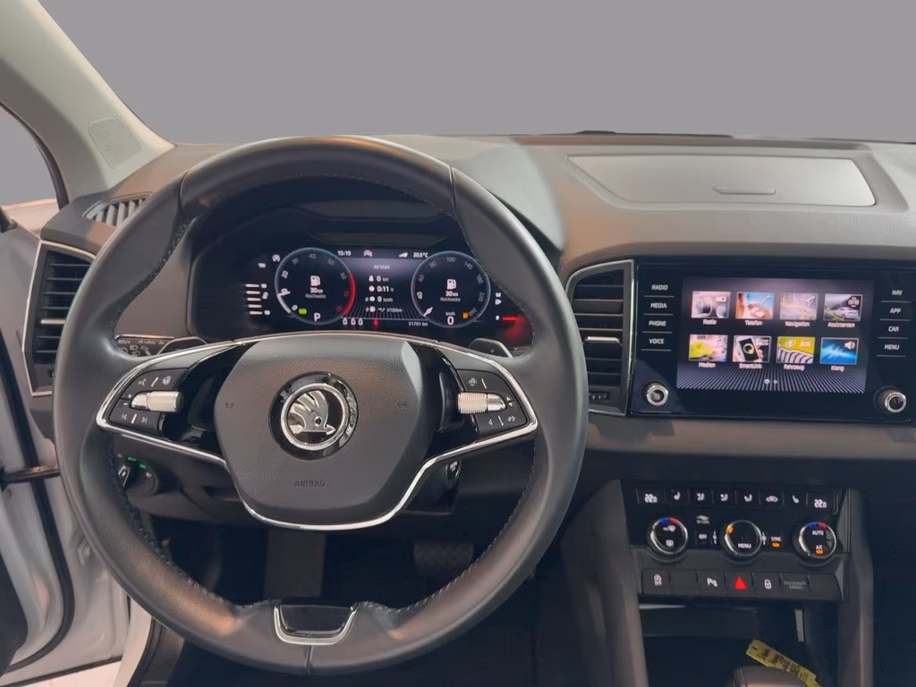 Skoda Karoq 2023 г. Белый, пробег 51700 км