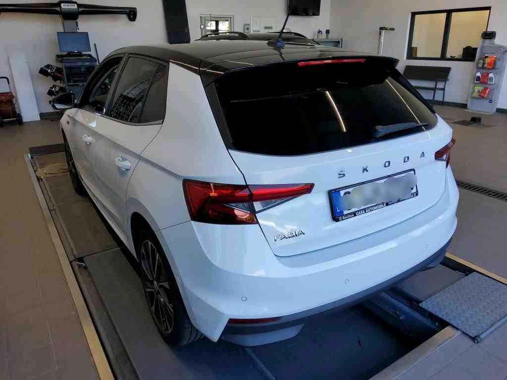Skoda Fabia 2022 г. Белый, пробег 36800 км