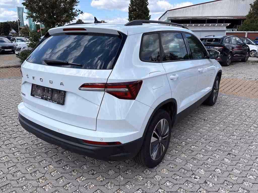 Skoda Karoq 2022 г. Белый, пробег 48000 км