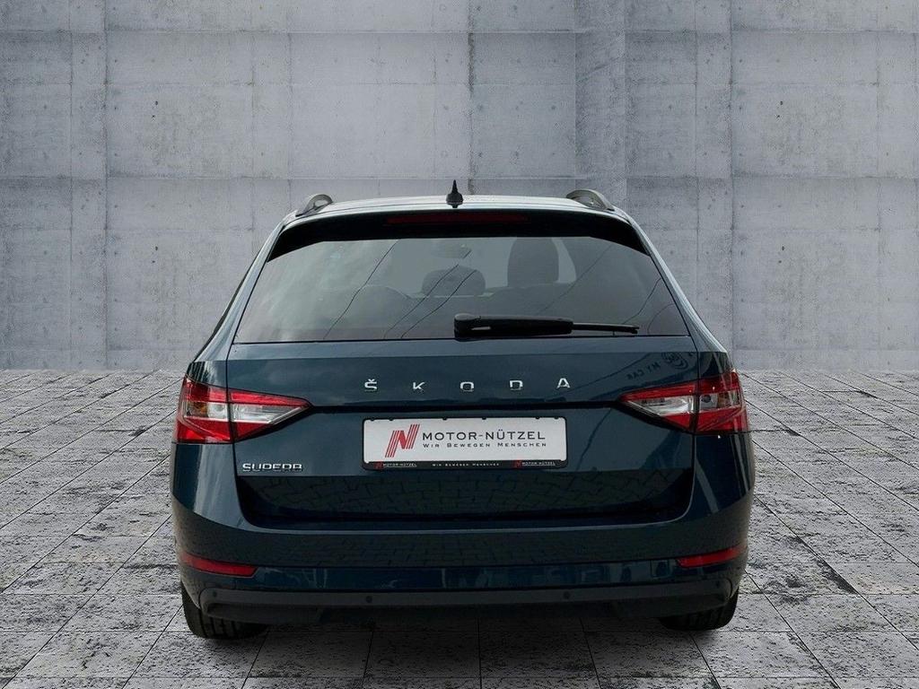Skoda Superb 2023 г. Синий, пробег 51723 км