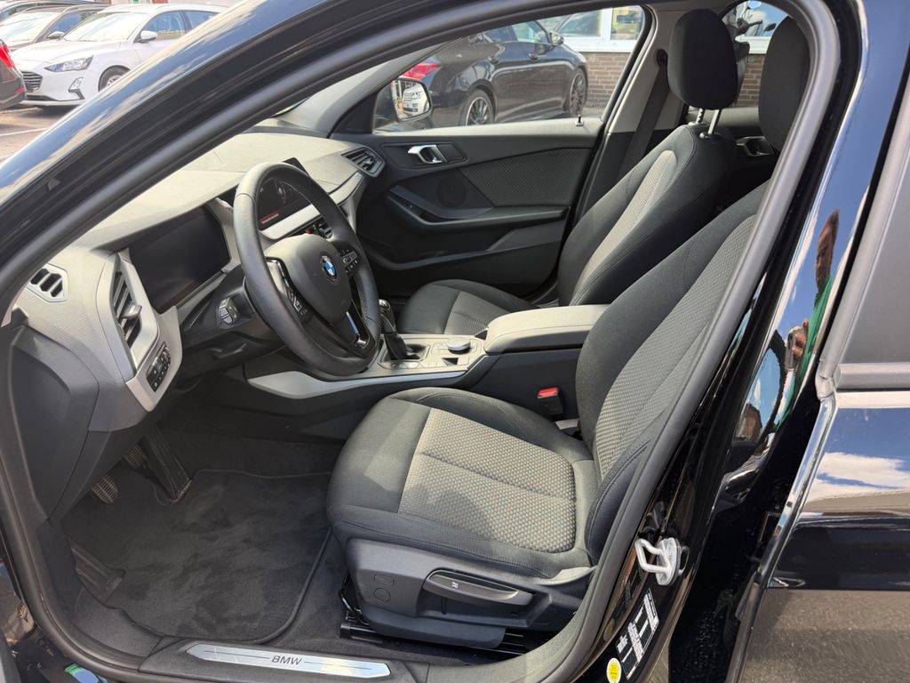 BMW 118 2023 г. Чёрный, пробег 56500 км
