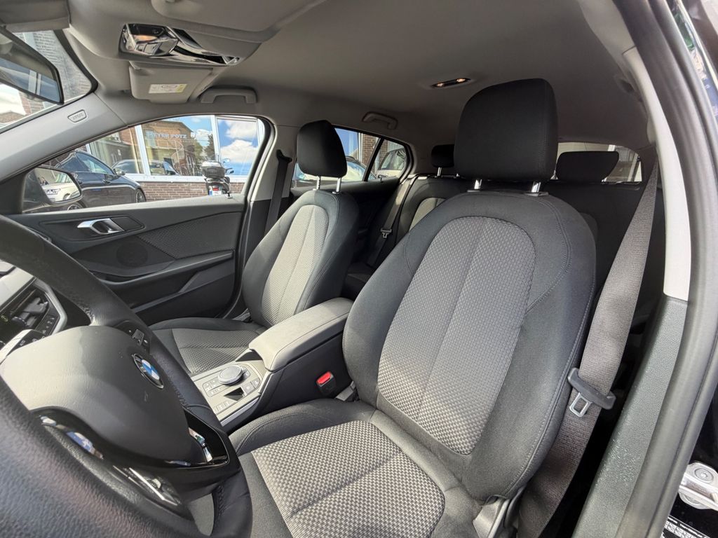 BMW 118 2023 г. Чёрный, пробег 56500 км