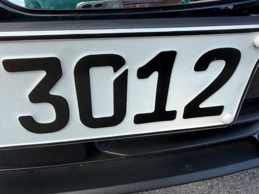BMW 118 2023 г. Чёрный, пробег 56500 км