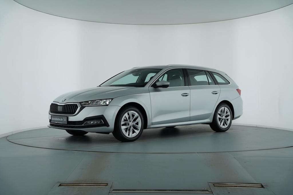 Skoda Octavia 2022 г. Серебристый, пробег 45677 км