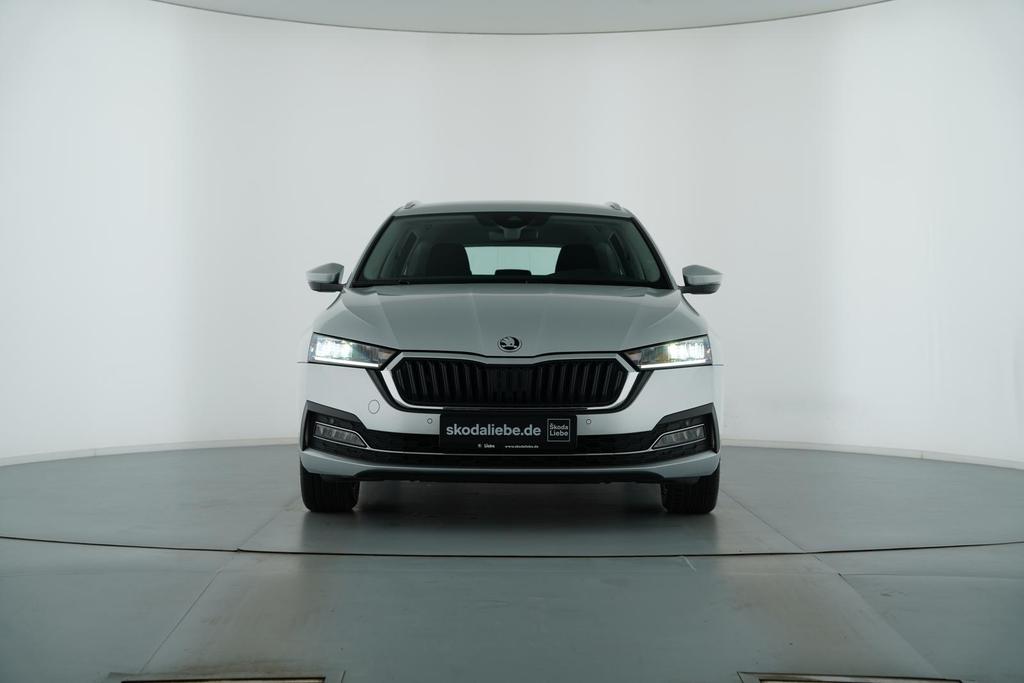 Skoda Octavia 2022 г. Серебристый, пробег 45677 км