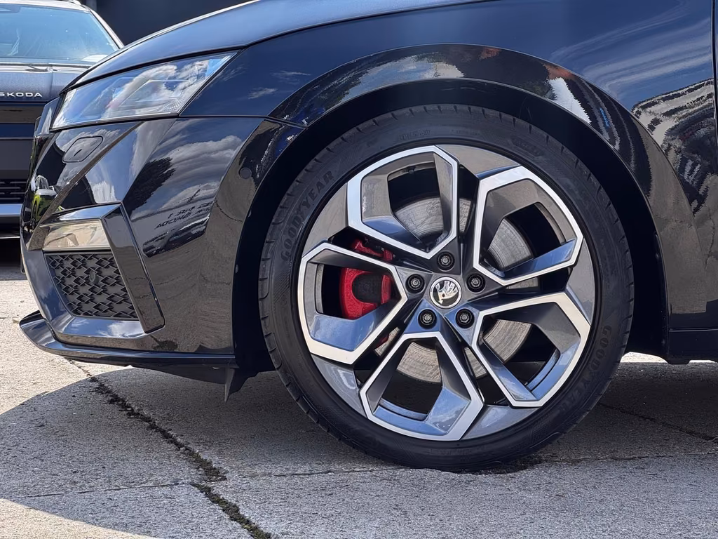 Skoda Octavia 2022 г. Чёрный, пробег 40134 км