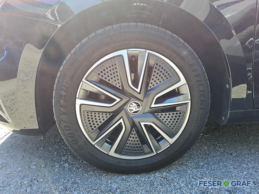 Skoda LEON 2022 г. Чёрный, пробег 44710 км