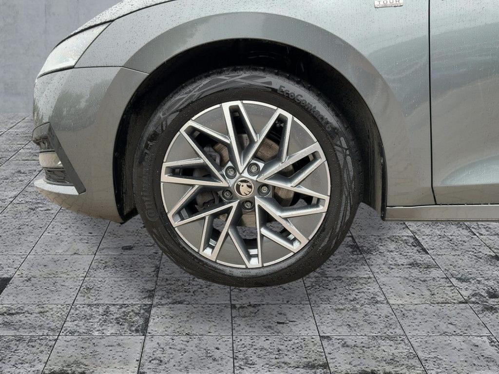 Skoda Octavia 2023 г. Серый, пробег 51093 км