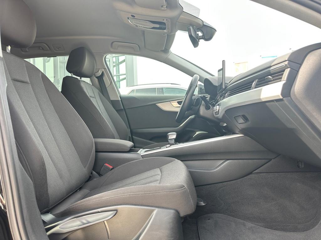Audi A4 2022 г. Чёрный, пробег 48327 км