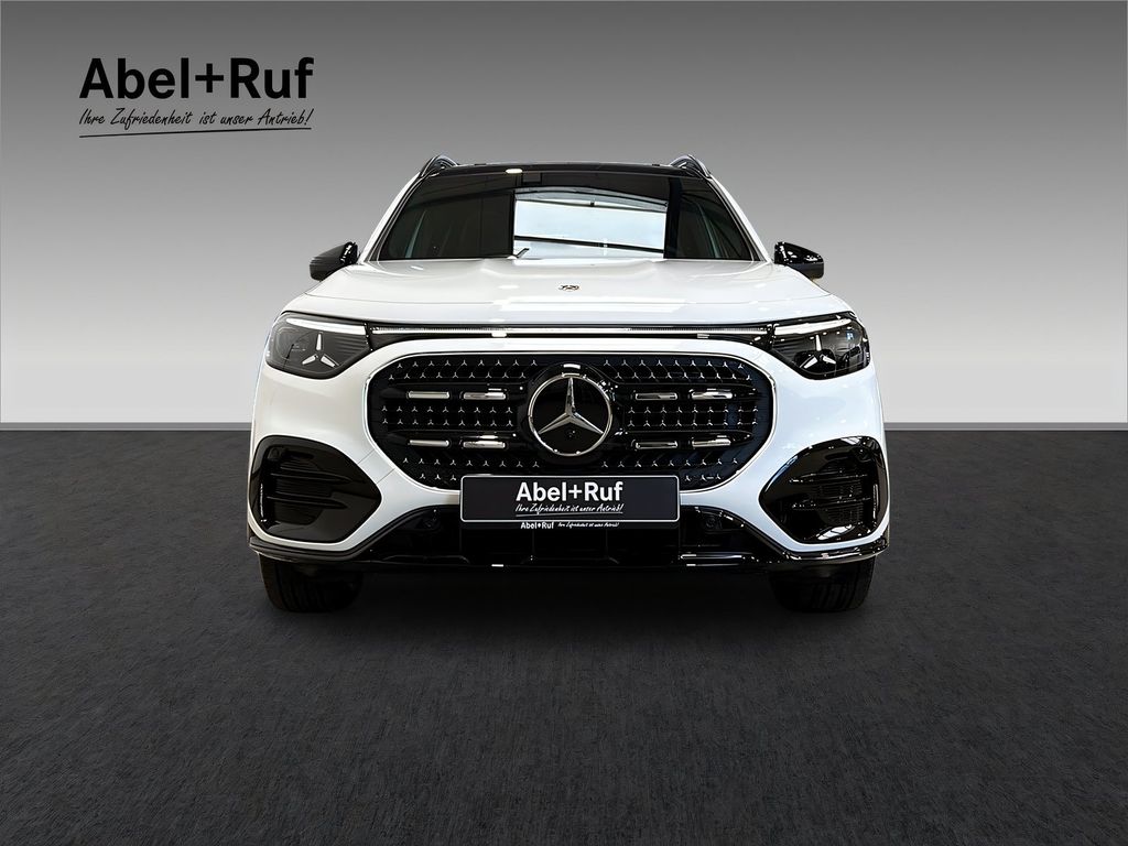 Mercedes-Benz GLB 200 2026 г. Белый, пробег 9900 км