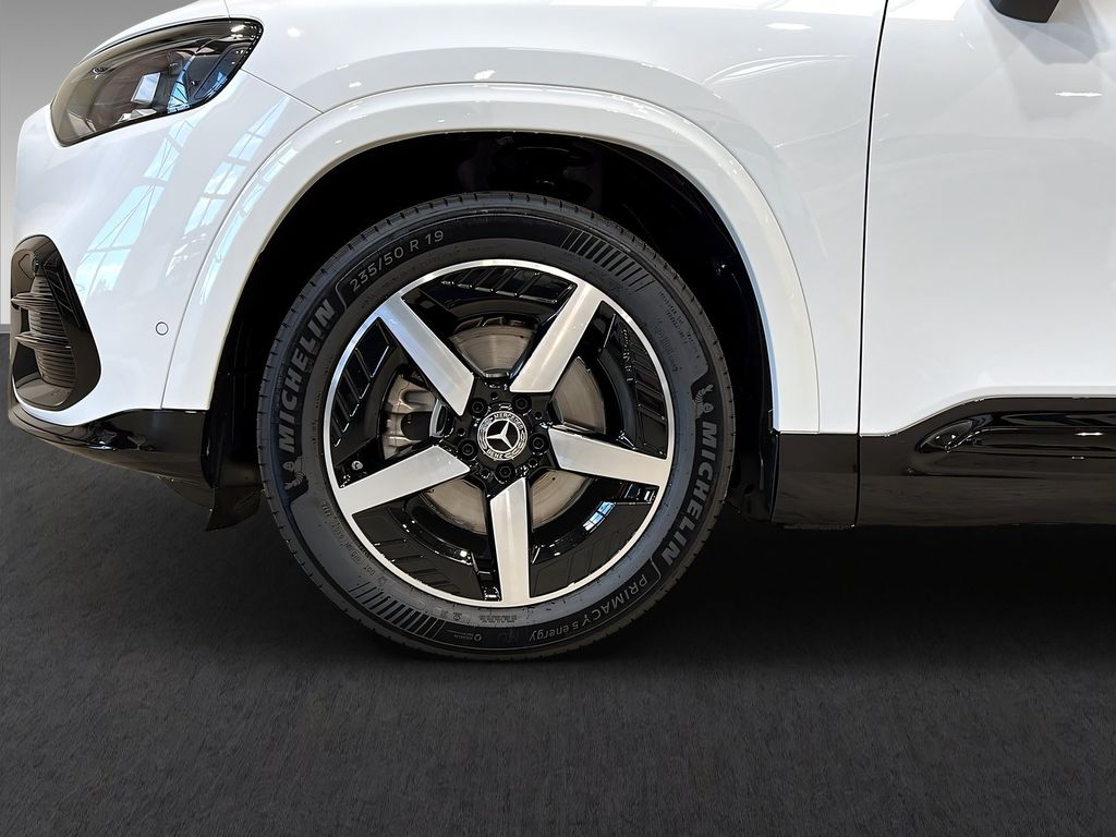 Mercedes-Benz GLB 200 2026 г. Белый, пробег 9900 км