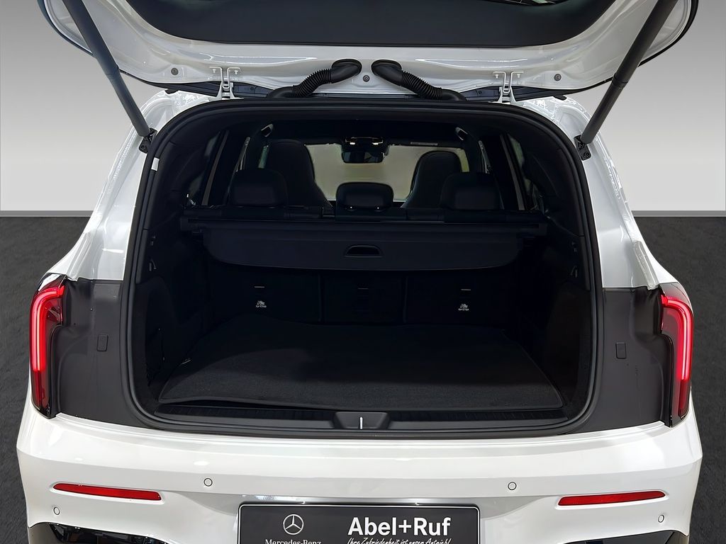 Mercedes-Benz GLB 200 2026 г. Белый, пробег 9900 км
