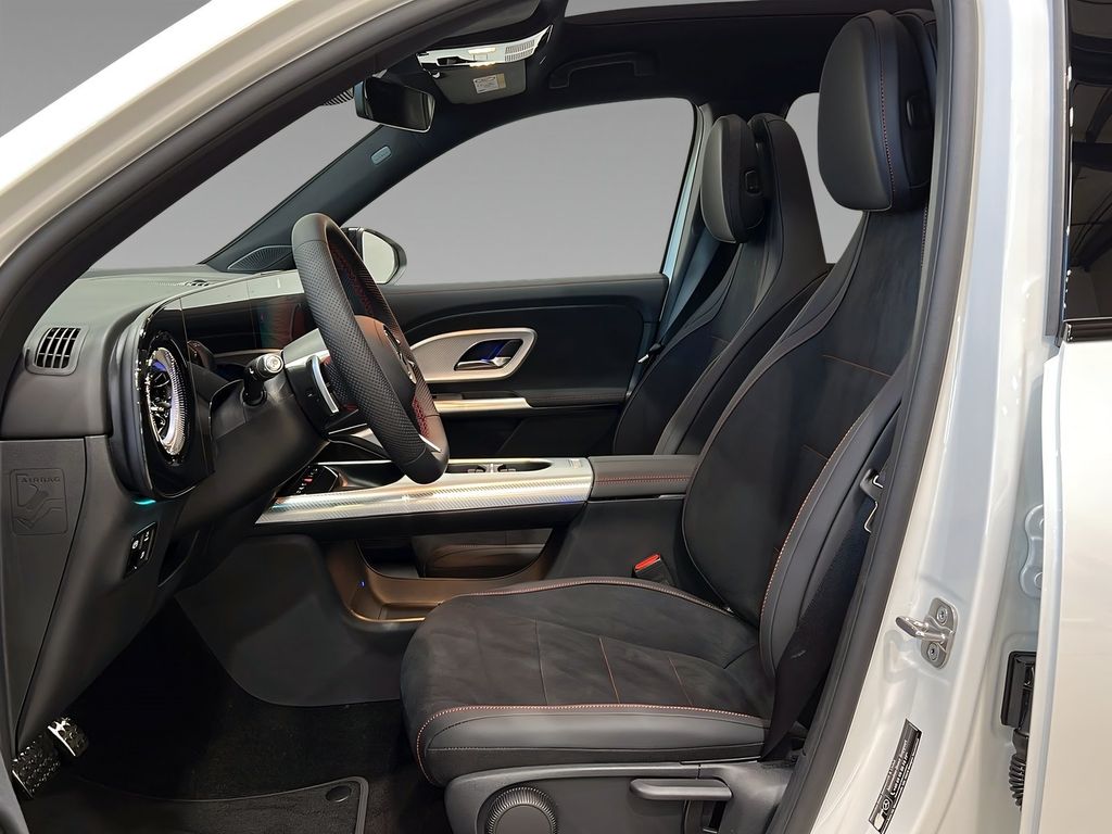 Mercedes-Benz GLB 200 2026 г. Белый, пробег 9900 км