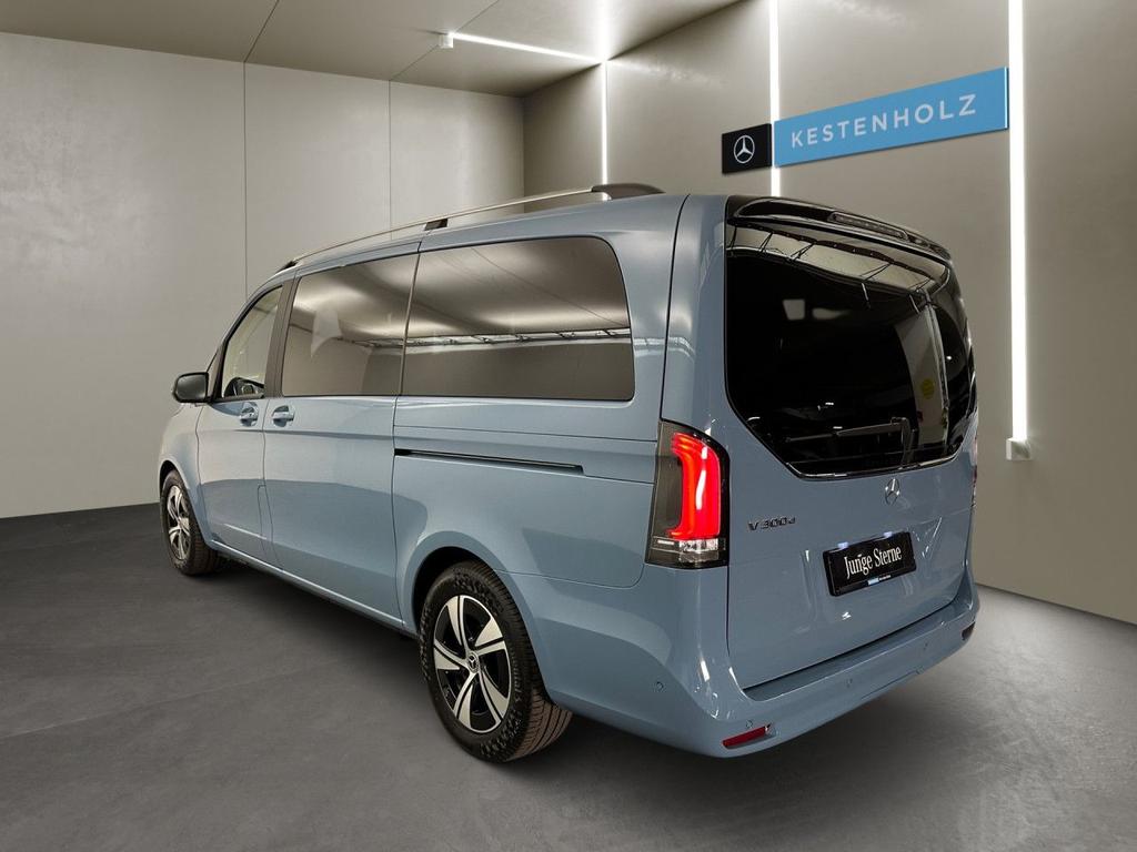 Mercedes-Benz State Glow 2025 г. Синий, пробег 13869 км