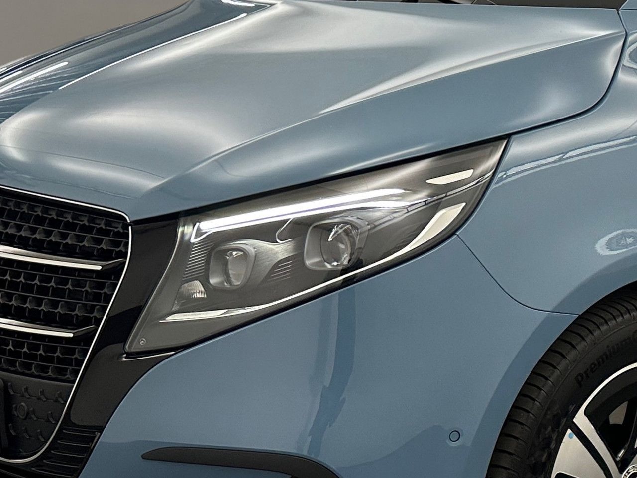 Mercedes-Benz State Glow 2025 г. Синий, пробег 13869 км