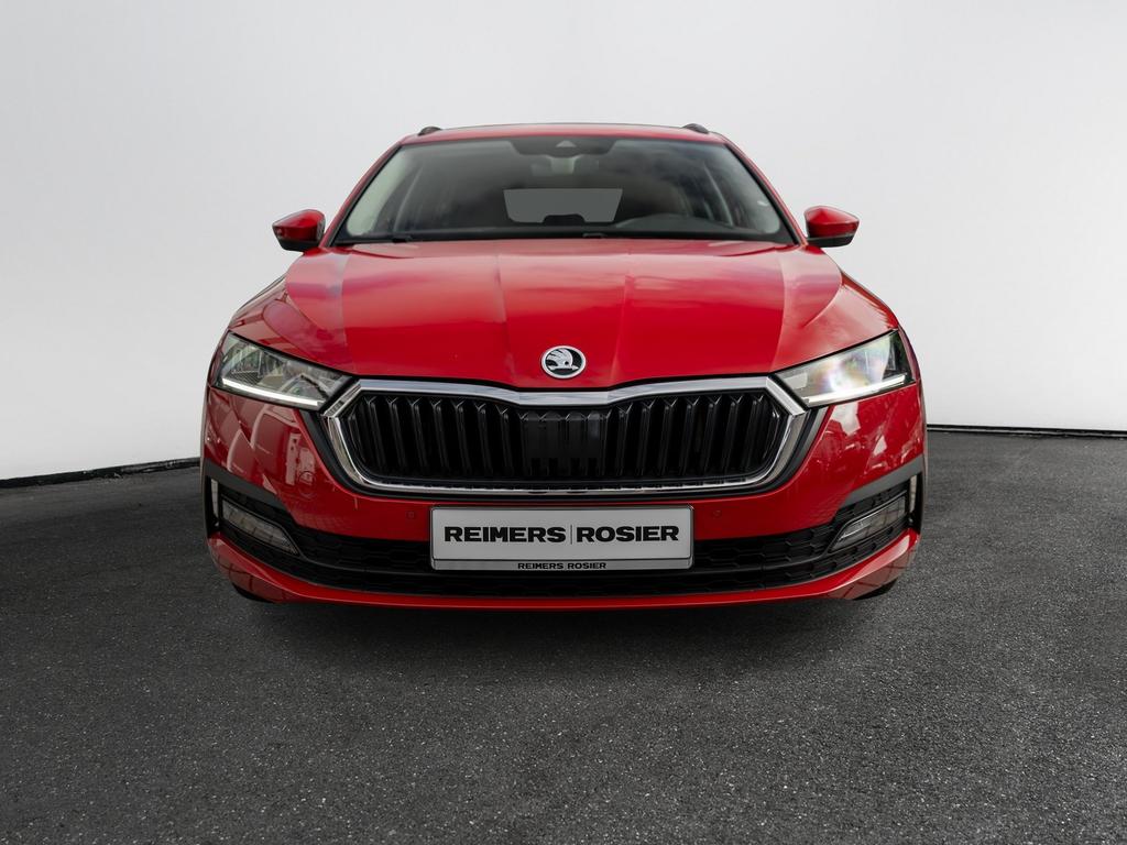 Skoda Octavia 2023 г. Красный, пробег 46000 км