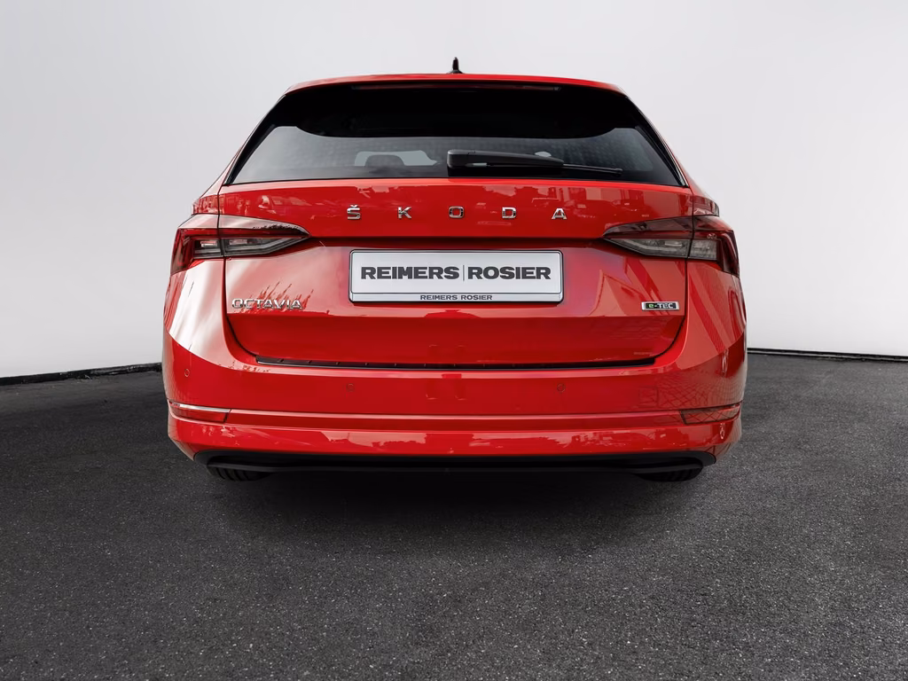 Skoda Octavia 2023 г. Красный, пробег 46000 км