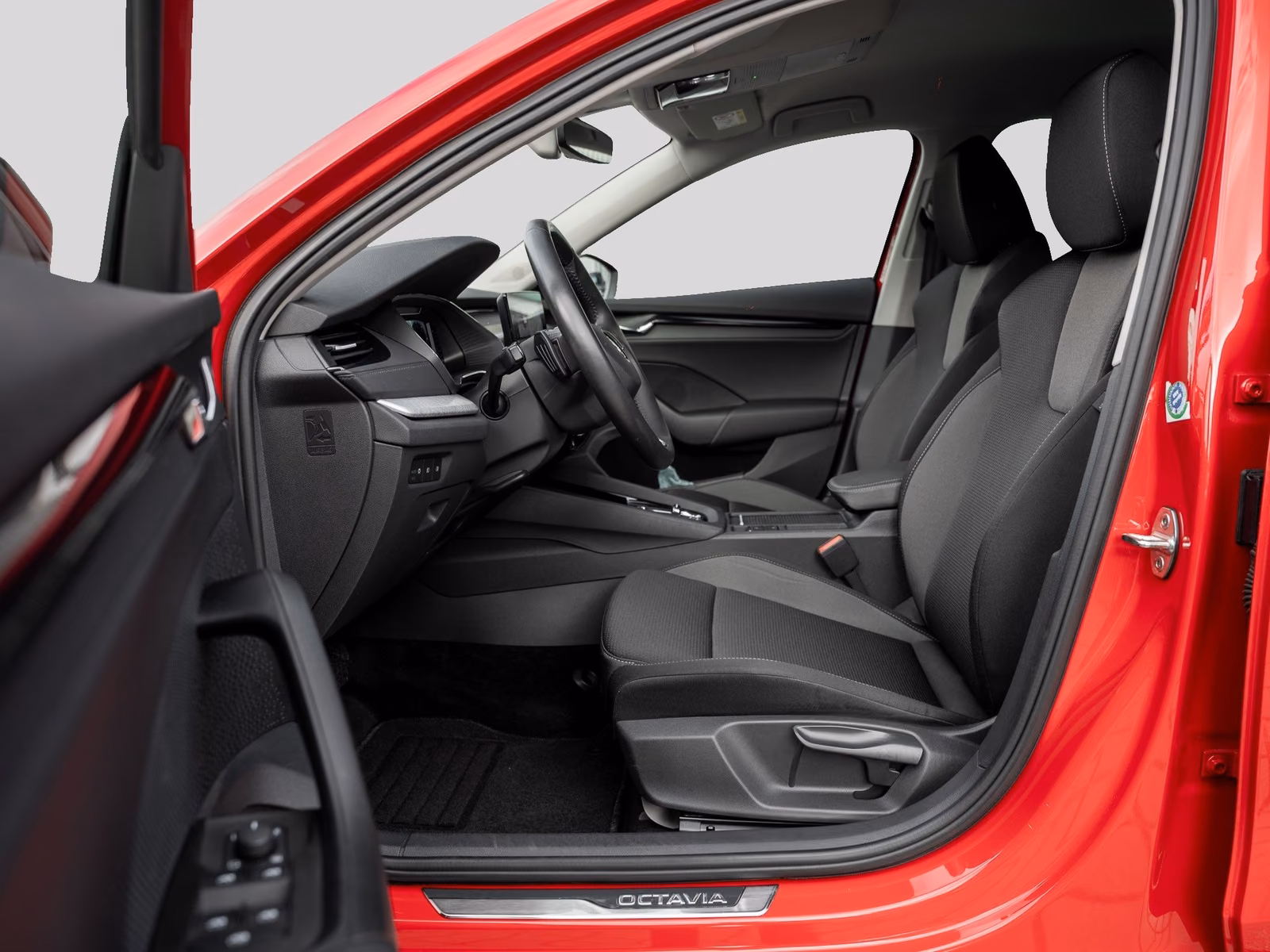 Skoda Octavia 2023 г. Красный, пробег 46000 км