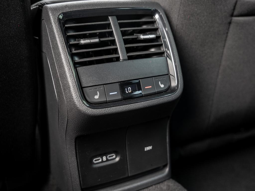 Skoda Octavia 2023 г. Красный, пробег 46000 км