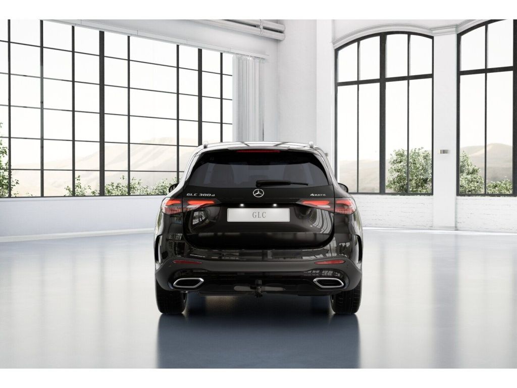 Mercedes-Benz GLC 300 2024 г. Чёрный, пробег 24290 км