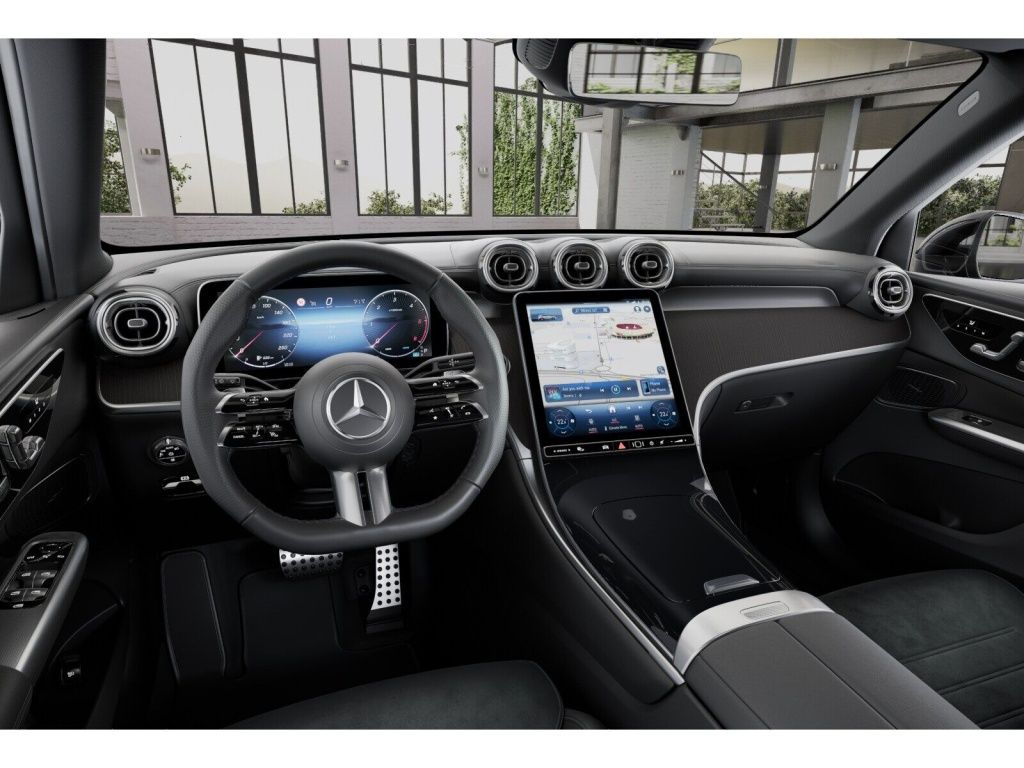 Mercedes-Benz GLC 300 2024 г. Чёрный, пробег 24290 км