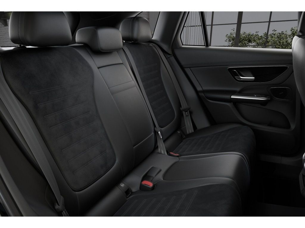 Mercedes-Benz GLC 300 2024 г. Чёрный, пробег 24290 км