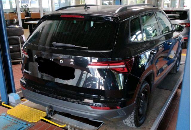 Skoda Karoq 2023 г. Чёрный, пробег 49605 км