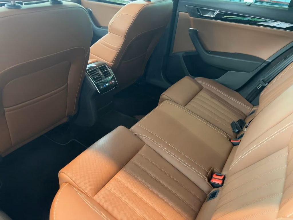 Skoda Superb 2023 г. Синий, пробег 54564 км