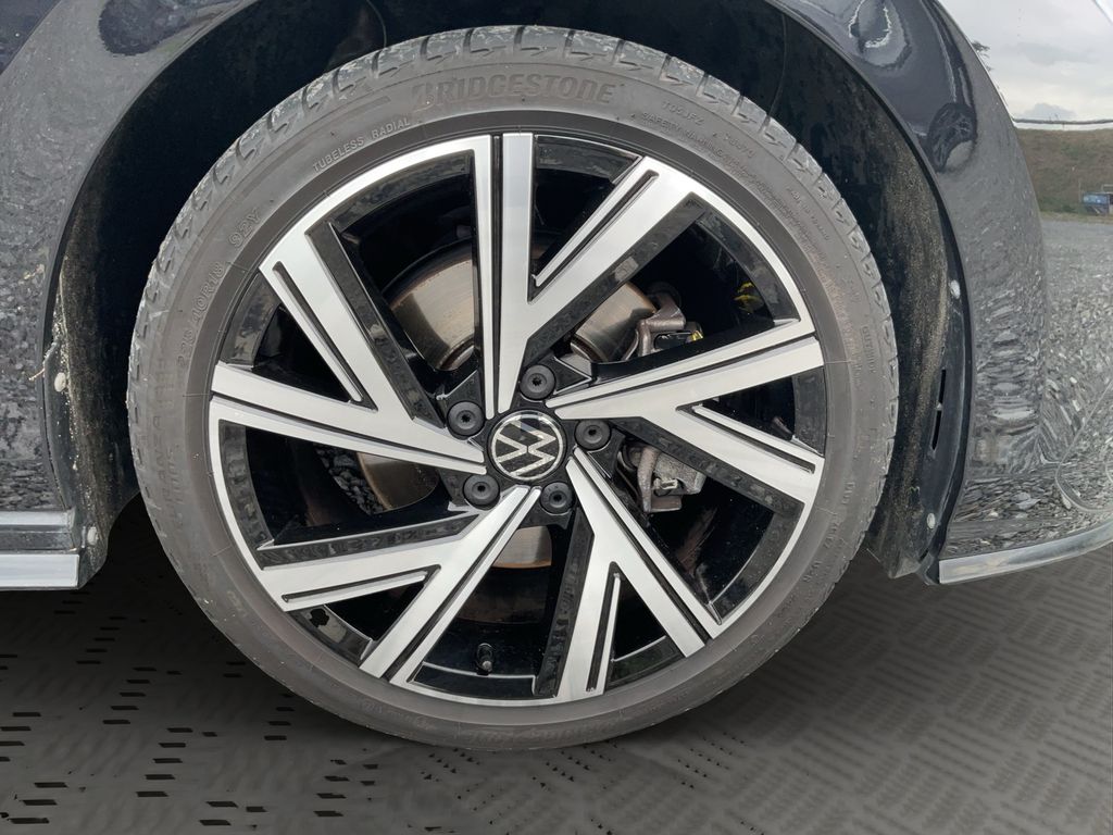 Volkswagen Golf 2022 г. Чёрный, пробег 44203 км
