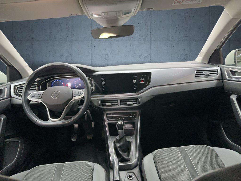 Volkswagen Polo 2024 г. Серый, пробег 35095 км