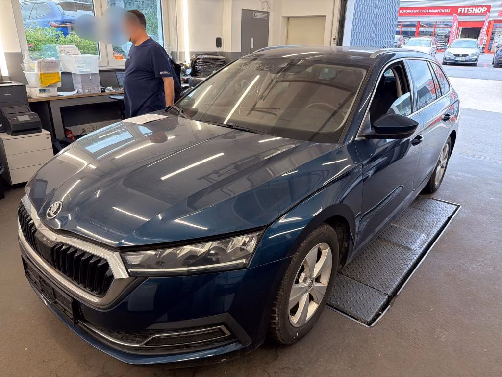 Skoda Octavia 2021 г. Синий, пробег 58139 км