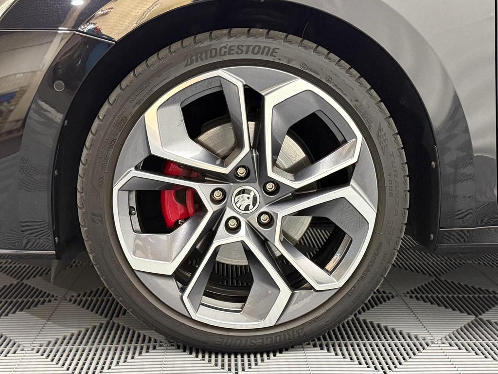 Skoda Octavia 2023 г. Чёрный, пробег 50000 км