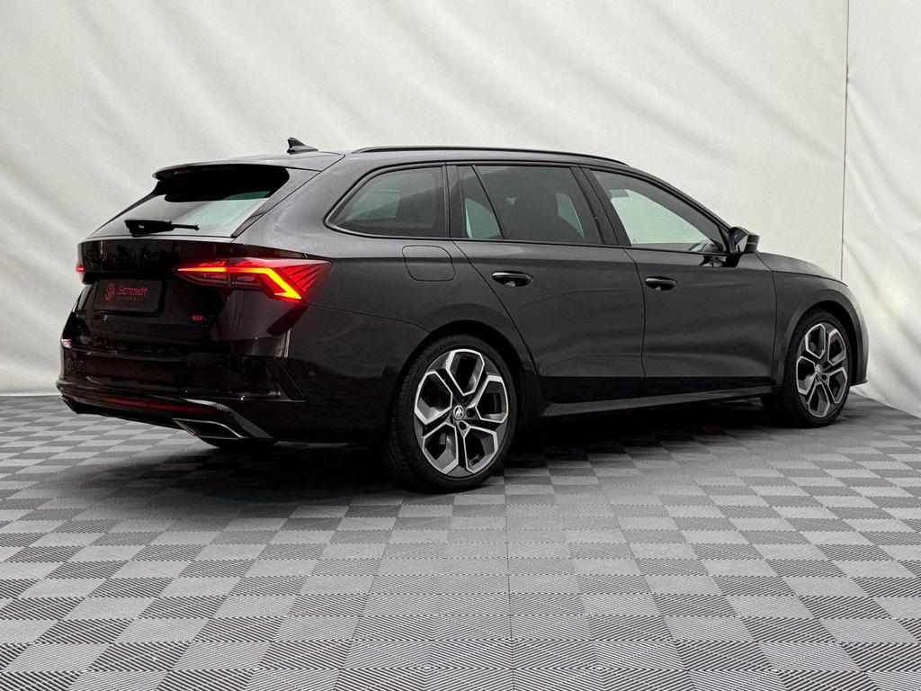 Skoda Octavia 2023 г. Чёрный, пробег 50000 км