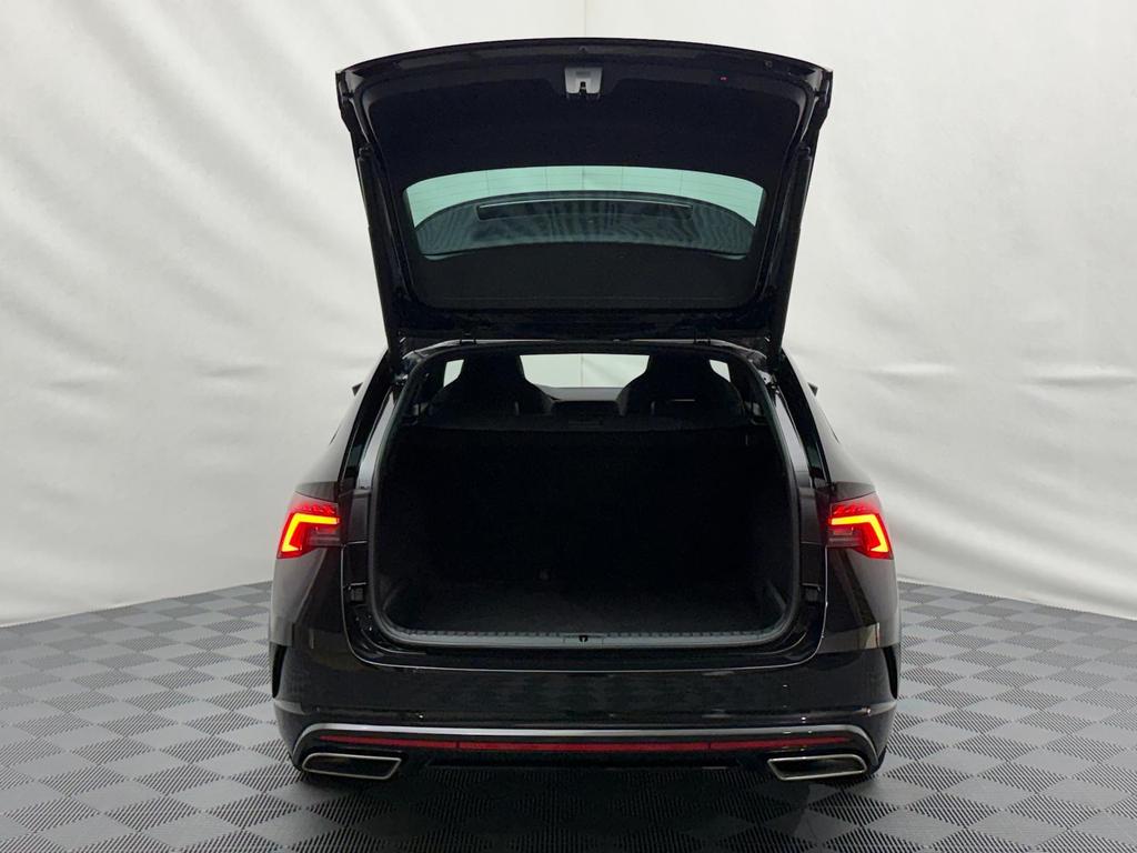 Skoda Octavia 2023 г. Чёрный, пробег 50000 км