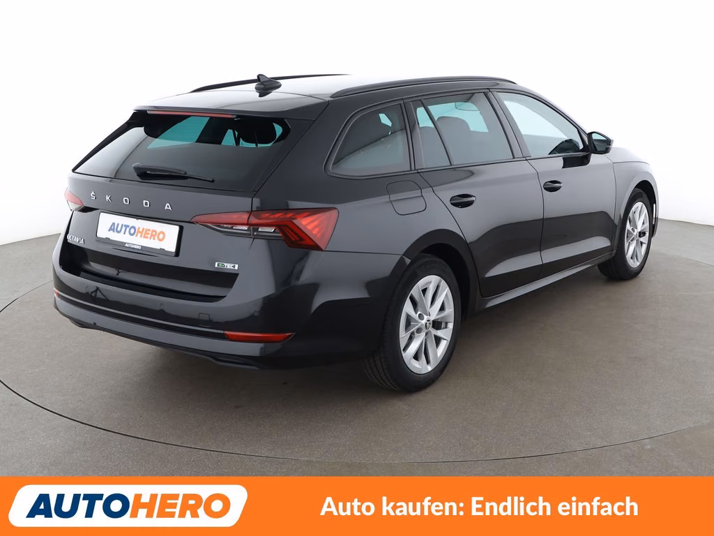 Skoda Octavia 2022 г. Чёрный, пробег 57372 км