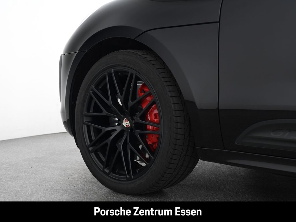 Porsche Macan 2023 г. Чёрный, пробег 59513 км