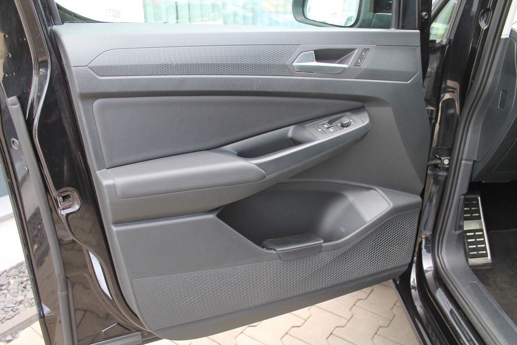 Volkswagen CADDY MAXI 2022 г. Чёрный, пробег 49998 км