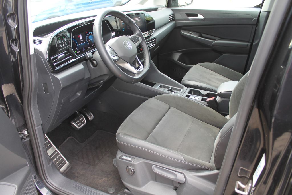 Volkswagen CADDY MAXI 2022 г. Чёрный, пробег 49998 км