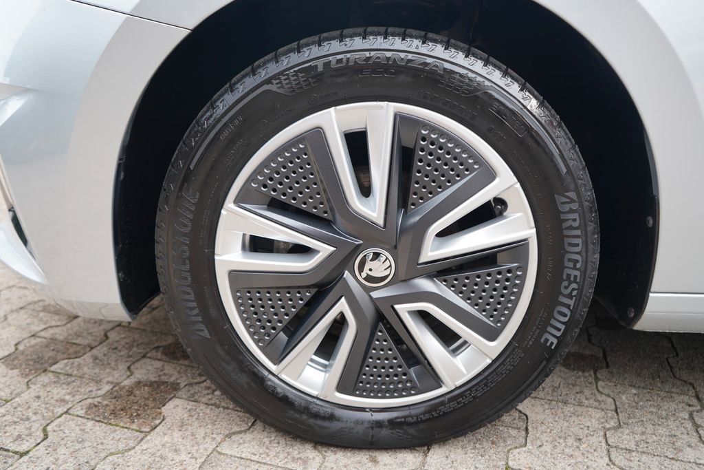 Skoda Fabia 2022 г. Серебристый, пробег 35956 км