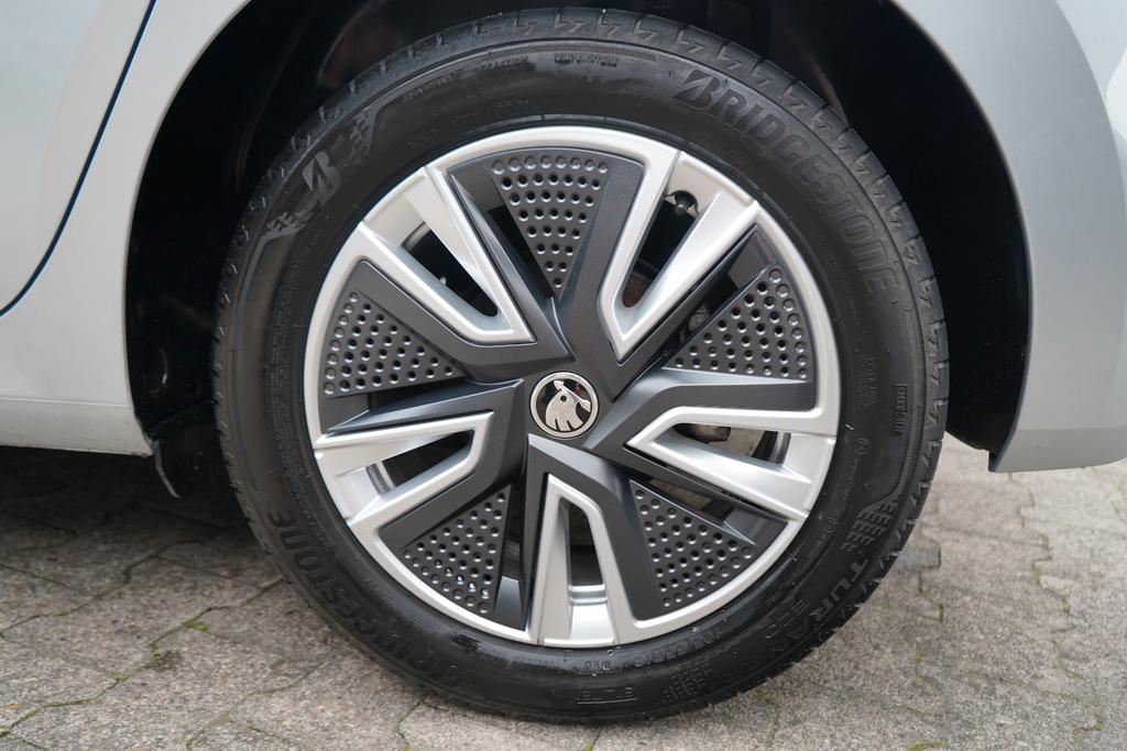 Skoda Fabia 2022 г. Серебристый, пробег 35956 км