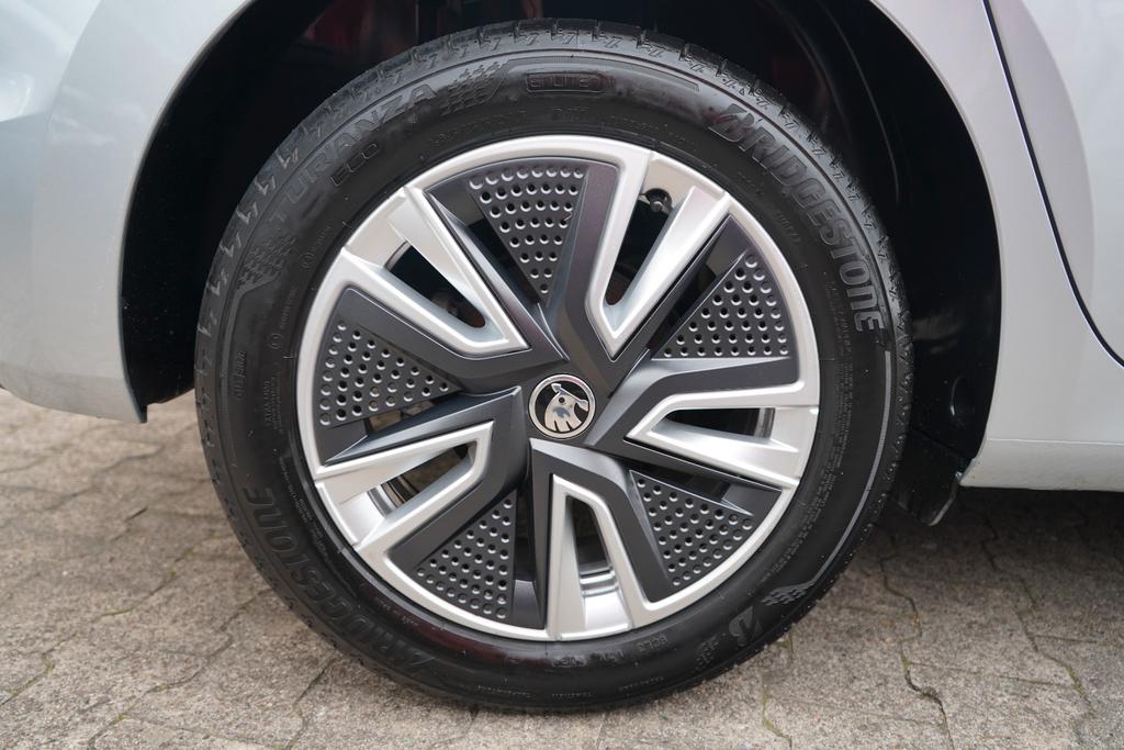 Skoda Fabia 2022 г. Серебристый, пробег 35956 км