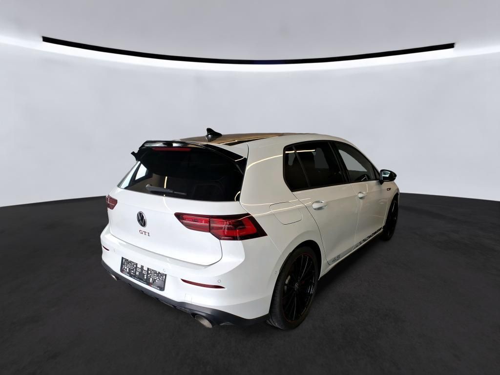 Volkswagen Golf 2022 г. Белый, пробег 31628 км